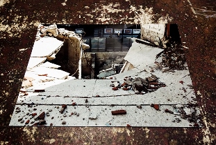 Fotografía de la calle Pasteur desde el destruido segundo piso de la AMIA (Centro de Documentación Marc Turkow)